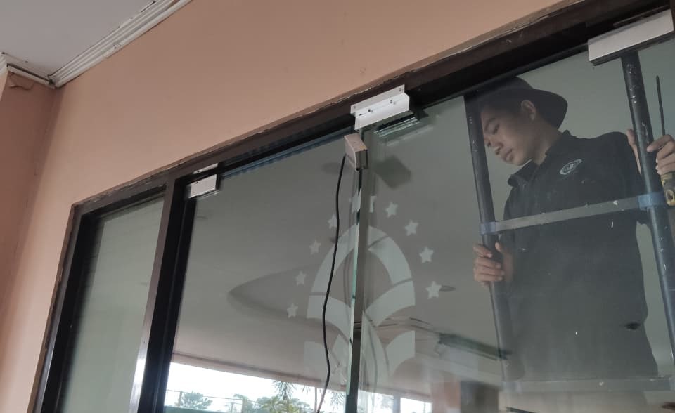 pemasangan pintu otomatis